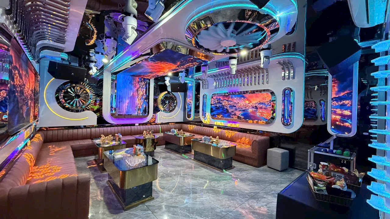 Phòng VIP sofa da – Karaoke Kenz Club 202 Trung Kính