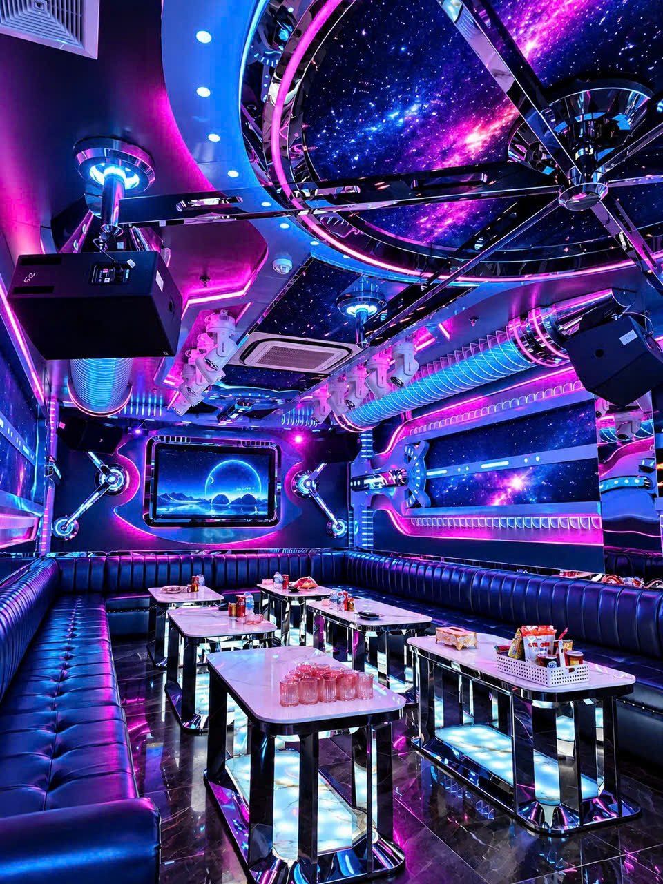 Phòng bàn tiệc – Karaoke Kenz Club 202 Trung Kính